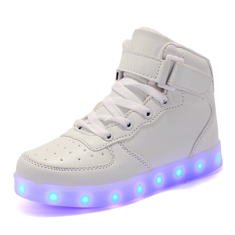 Trendige High-Top-Schuhe mit LED-Beleuchtung: Wiederaufladbare, leuchtende Sport-Sneaker für Kinder, Männer und Frauen 26 von Joom DACH