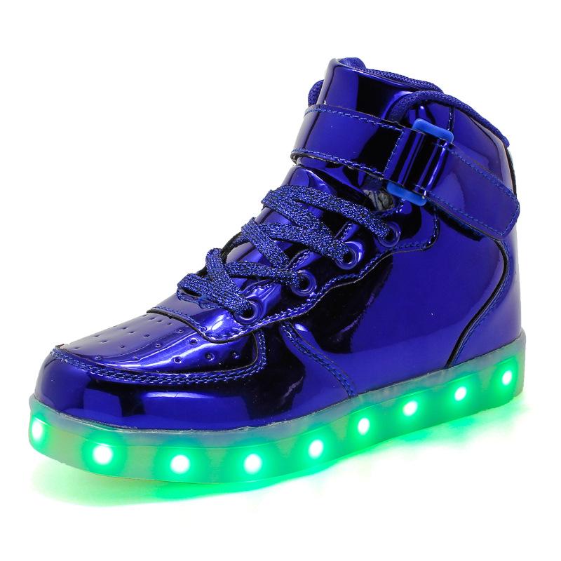 Trendige High-Top-Schuhe mit LED-Beleuchtung: Wiederaufladbare, leuchtende Sport-Sneaker für Kinder, Männer und Frauen 38 von Joom DACH