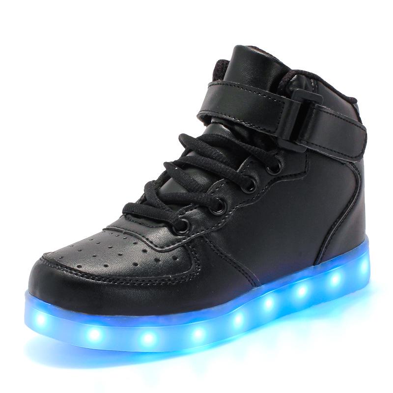 Trendige High-Top-Schuhe mit LED-Beleuchtung: Wiederaufladbare, leuchtende Sport-Sneaker für Kinder, Männer und Frauen 43 von Joom DACH