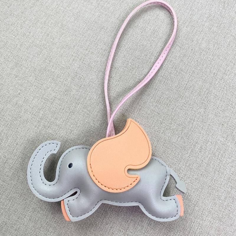 Trendiger Designer PU Leder Flügel Fliegender Elefant Aufhänger Schlüsselanhänger Anhänger Dekoration für Damen Taschenanhänger Accessoires Ornament Geschenke von Joom DACH