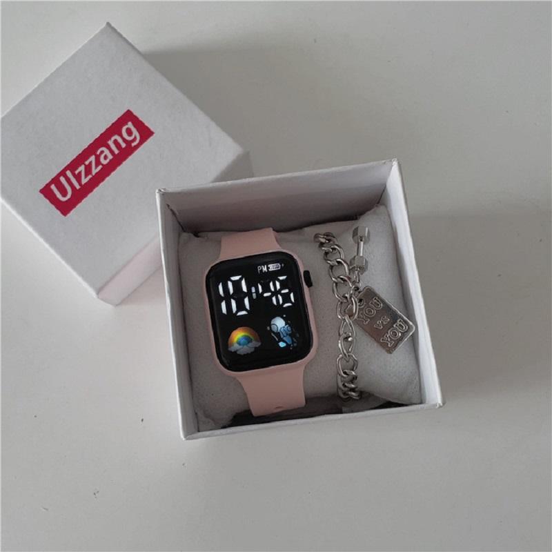 Trendy Unisex Elektronische Armbanduhr für Kinder Jungen Mädchen Frauen Uhr Spaceman Sport LED Digital Uhren Wasserdichtes Silikonarmband von Joom DACH