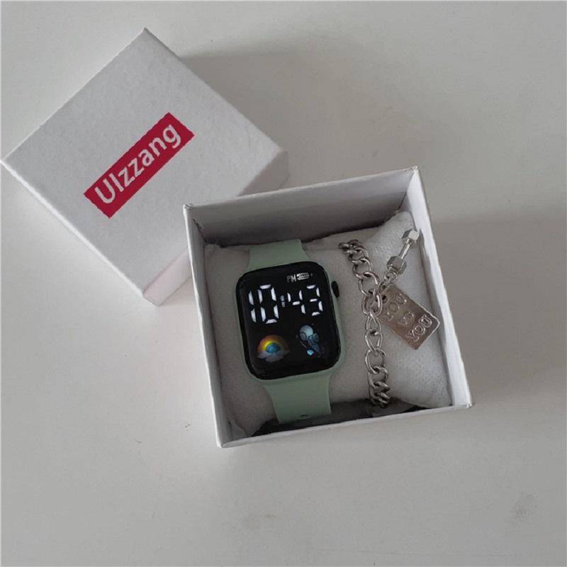 Trendy Unisex Elektronische Armbanduhr für Kinder Jungen Mädchen Frauen Uhr Spaceman Sport LED Digital Uhren Wasserdichtes Silikonarmband von Joom DACH