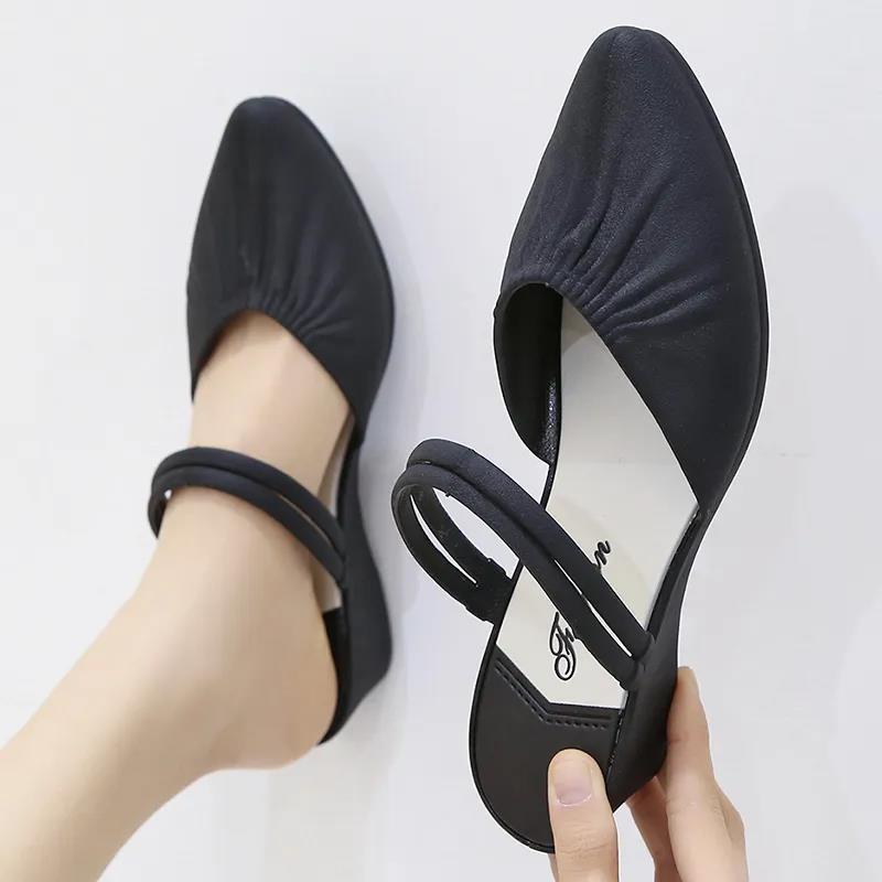 Two Wear Sandalen und Hausschuhe Damen Sommermode All-Match rutschfeste dicke Sohle Strand spitze Schuhe 40 schwarz von Joom DACH