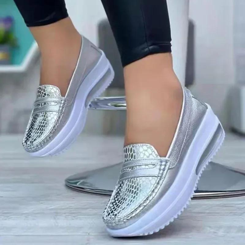 Übergröße 43 Lässige flache Schuhe Damenmode Runde Zehenpartie Low Top Keilabsatz Plateau Sneakers Bequeme Rutschfeste Damen-Loafer 41 von Joom DACH
