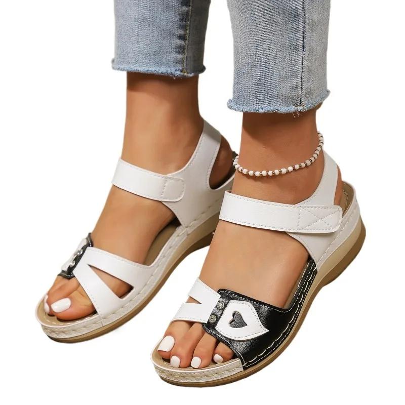Übergröße Damenschuhe Zehenfrei Damen Sandalen Outdoor Freizeit Sandalen Damen Runde Zehenpartie Mischfarben Keilabsatz Nieten Schuhe Damen 43 von Joom DACH