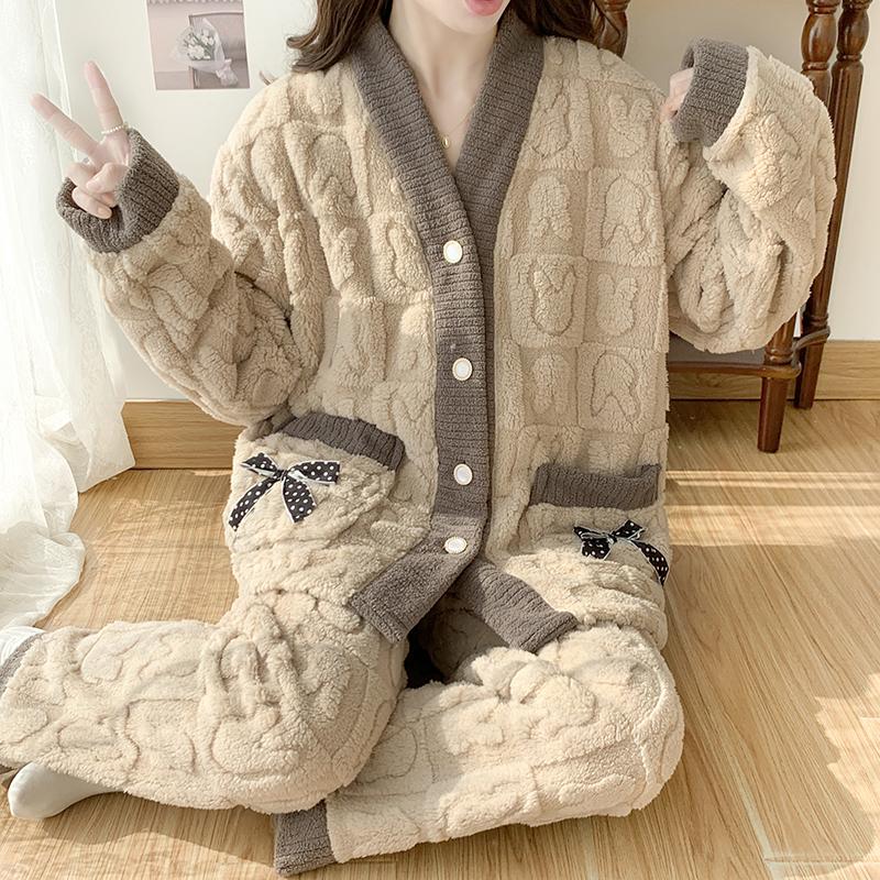 Übergröße Winter Damen Warme Heimkleidung Nachtwäsche Damen Flanell Dickes Korallenfleec Übergroßer Wollpijama Plüsch Korallensamt XXL von Joom DACH