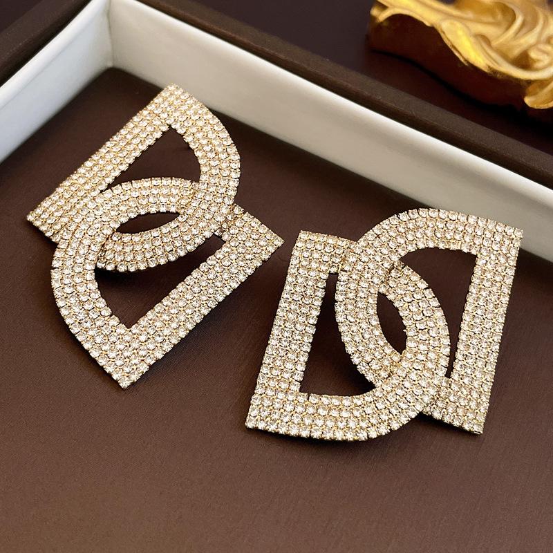 Übertreibene Strass-Ohrstecker mit Buchstaben D - Retro, Leichter Luxus, Modeschmuck für Damen von Joom DACH