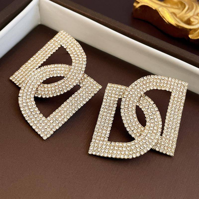 Übertreibene Strass-Ohrstecker mit Buchstaben D - Retro, Leichter Luxus, Modeschmuck für Damen von Joom DACH