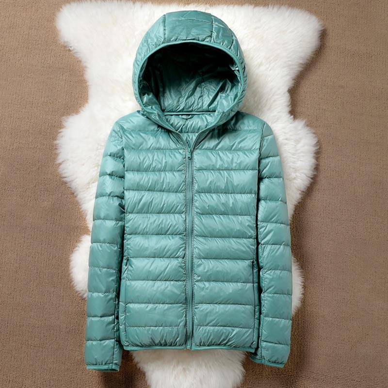 Ultra-leichte Plus Größe Dünne Unten Jacke Frauen Herbst Winter Dünne Kurze Mit Kapuze Warme Weiße Ente Unten Mantel Frauen oberbekleidung XXXL Ultra-leichte Plus Größe Dünne Unten Jacke Frauen Herbst Winter Dünne Kurze Mit Kapuze Warme Weiße Ente Unten Mantel Frauen oberbekleidung XXXL von Joom DACH