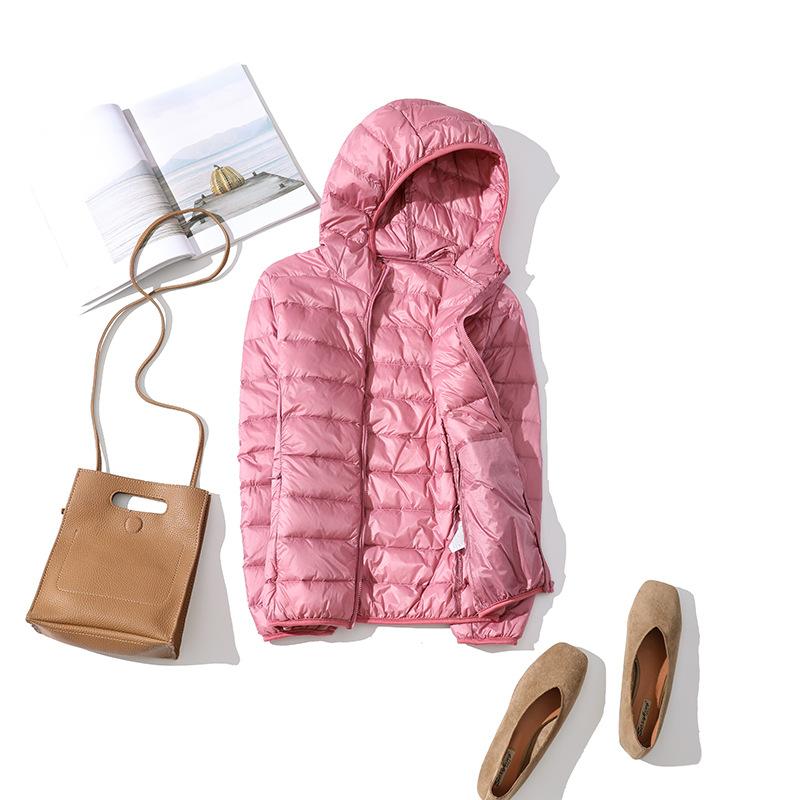 Ultra-leichte Plus Größe Dünne Unten Jacke Frauen Herbst Winter Dünne Kurze Mit Kapuze Warme Weiße Ente Unten Mantel Frauen oberbekleidung XXXL rosa von Joom DACH