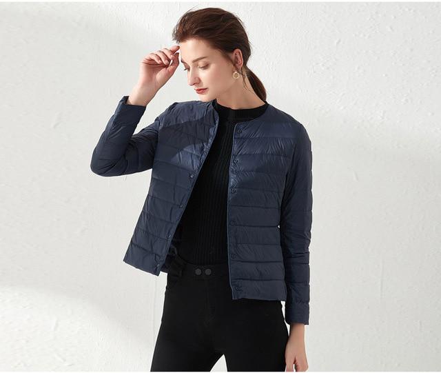 Ultraleichte Entendaunen-Damenjacke aus mattem Stoff, leichter Mantel, warmer Windjacke-Parka für Damen, Daunenjacken und Mäntel L dunkelblaue Ultraleichte Entendaunen-Damenjacke aus mattem Stoff, leichter Mantel, warmer Windjacke-Parka für Damen, Daunenjacken und Mäntel L dunkelblaue von Joom DACH