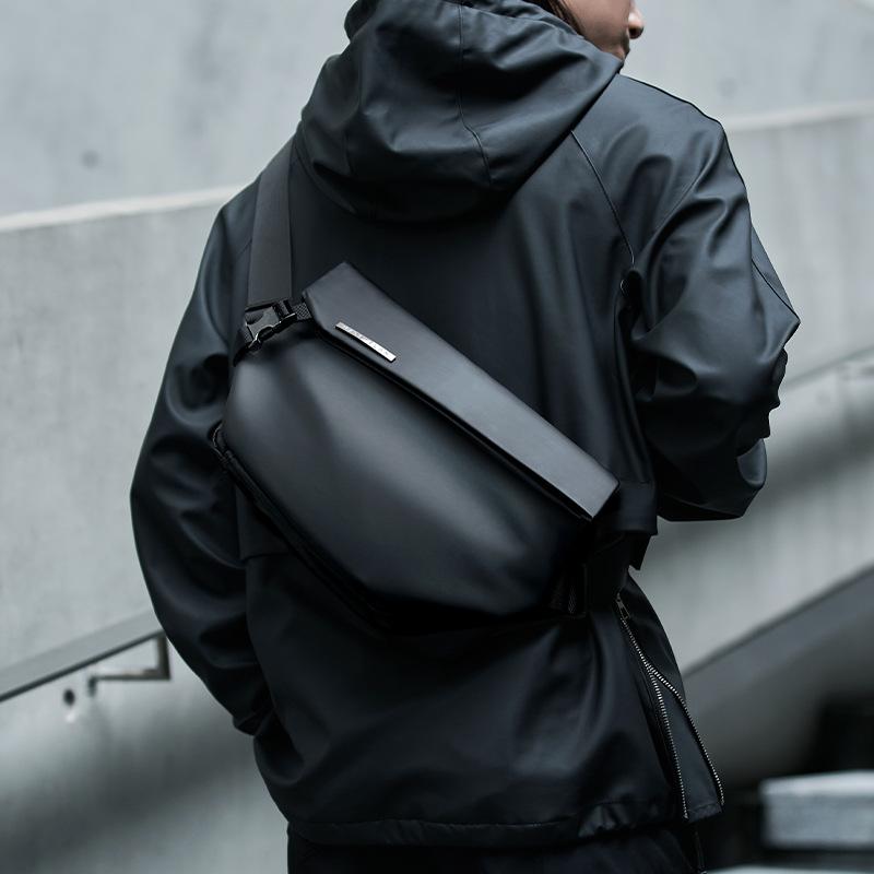Umhängetasche, Trendy Workwear für Herren mit großem Fassungsvermögen, Ein-Schulter-Tasche, Fahrrad-Umhängetasche, Rucksack, Herrentasche schwarz von Joom DACH
