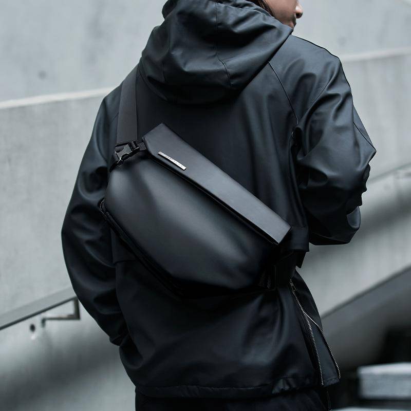 Umhängetasche, Trendy Workwear für Herren mit großem Fassungsvermögen, Ein-Schulter-Tasche, Fahrrad-Umhängetasche, Rucksack, Herrentasche schwarz von Joom DACH