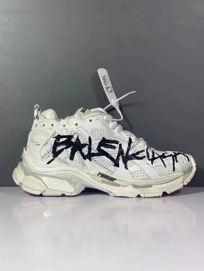 Unisex-Freizeitsneaker im Pariser Graffiti-Stil - Seventh Gen Fashion Runner 45 von Joom DACH