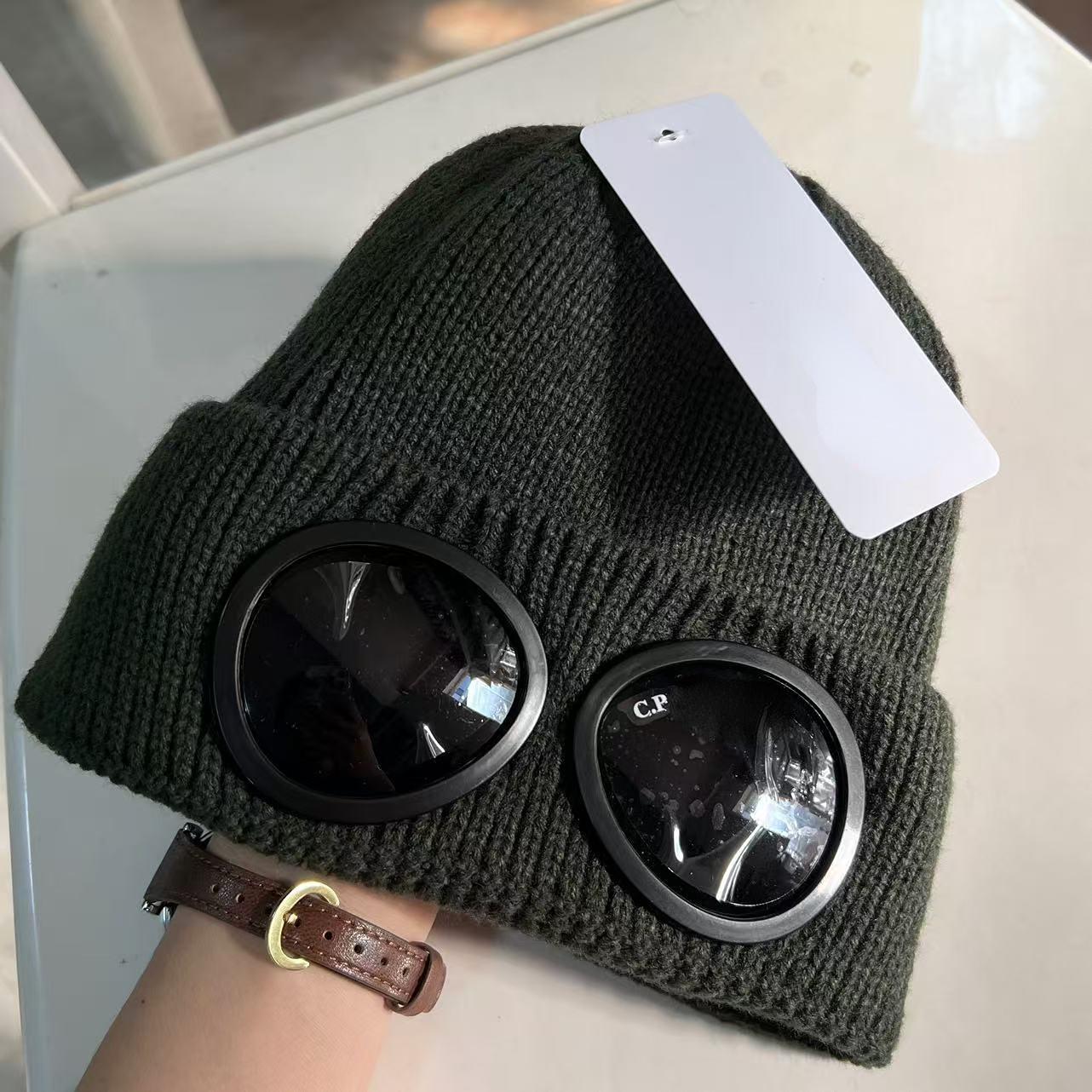 Unisex-Skimütze mit Schutzbrillengläsern, gestrickt, für den Winter, mit integrierter Schutzbrille, einfarbiges Rippbündchen für Männer und Frauen armee grüne von Joom DACH