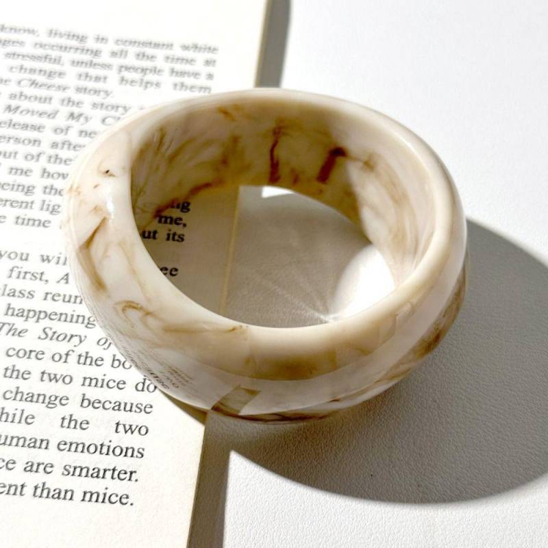 Unregelmäßige Harz Armreifen Geometrische Retro Hand Ring Einzigartige Chunky Armbänder Frauen beige von Joom DACH