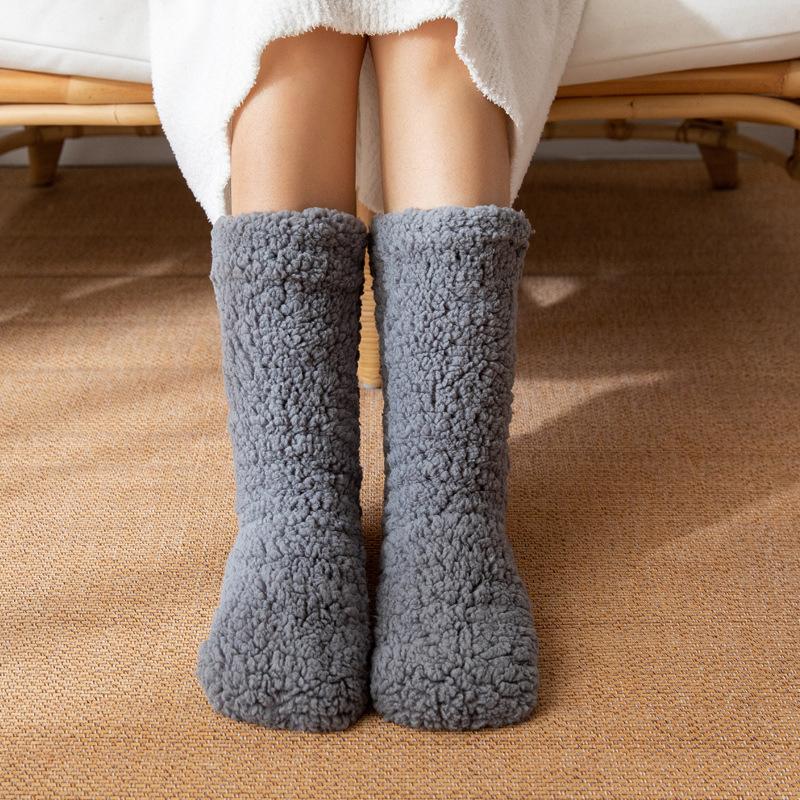 Verdickte Thermosocken Damen Winter Warm Zuhause Weich Verdickt Plus Samt Schlaf Anti-Rutsch Boden Hausschuh Socke Halloween Geschenk grau von Joom DACH