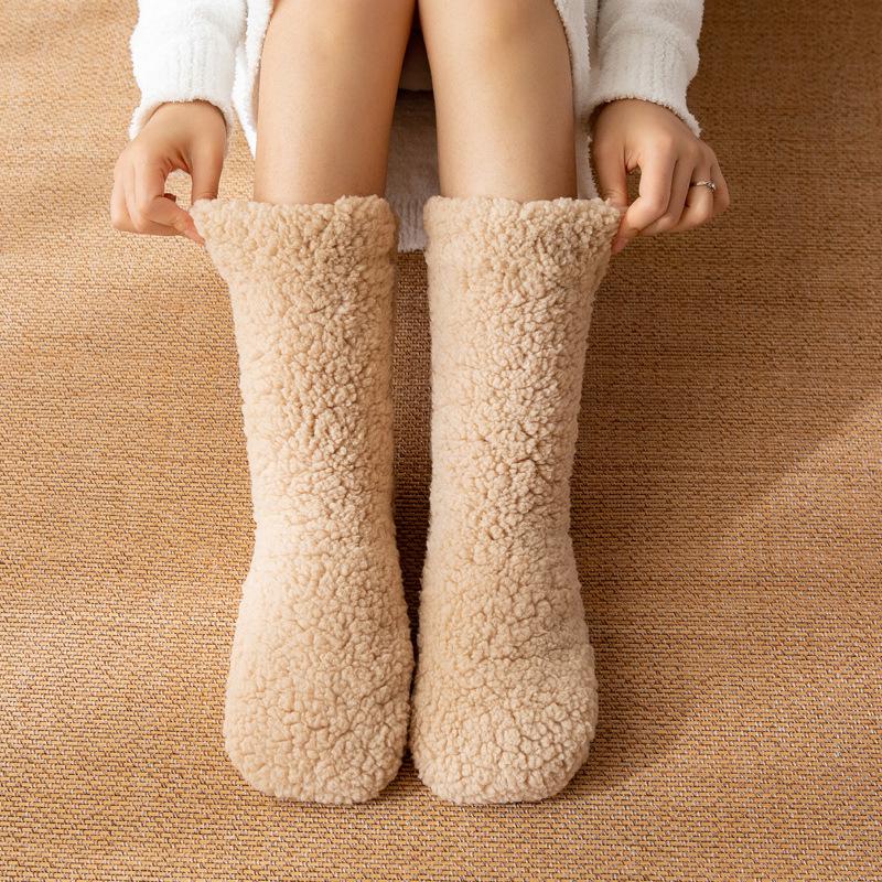 Verdickte Thermosocken Damen Winter Warm Zuhause Weich Verdickt Plus Samt Schlaf Anti-Rutsch Boden Hausschuh Socke Halloween Geschenk kaffeebraun von Joom DACH