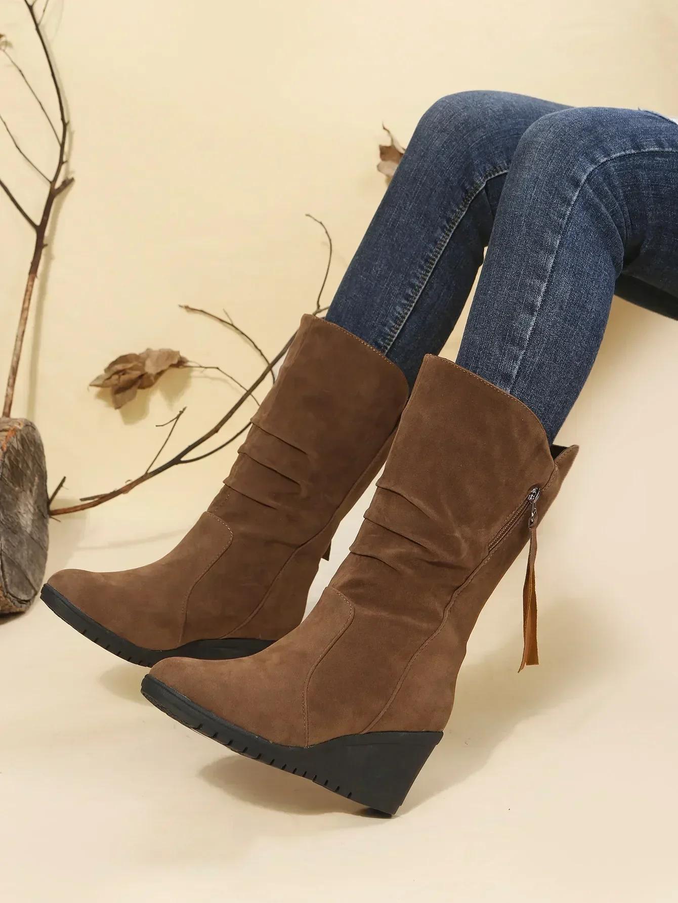 Vintage Wildlederimit Keilabsatz Stiefeletten für Damen 2025 Herbst Winter Warm Plüsch Flache Absätze Kurze Stiefel Frau Slipper Cowboy Botas 39 dunkelbraune von Joom DACH