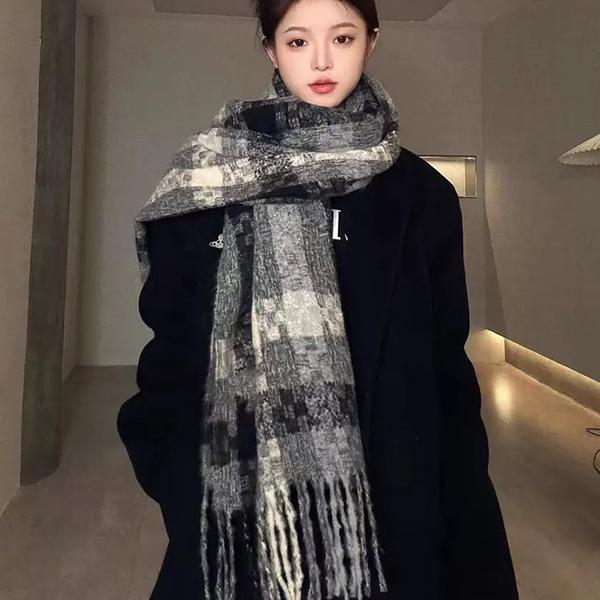 WTEMPO Damen Herbst Winter Süße Kältefeste Schals Retro Elegant Kariert Kleines Liebesmuster Bedruckt Weihnachten Neujahr Warme Warme Quastenschals Geschenke 57*180cm licht grau von Joom DACH