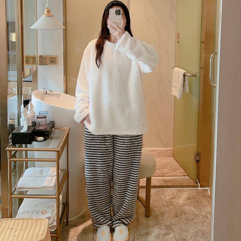 Warmes Winter-Pyjama-Set für Damen, Korallensamt-Pyjama, Flanell-verdickter Cartoon-Pyjama, Übergroße Hauskleidung, Übergroßer Pyjama 6XL von Joom DACH