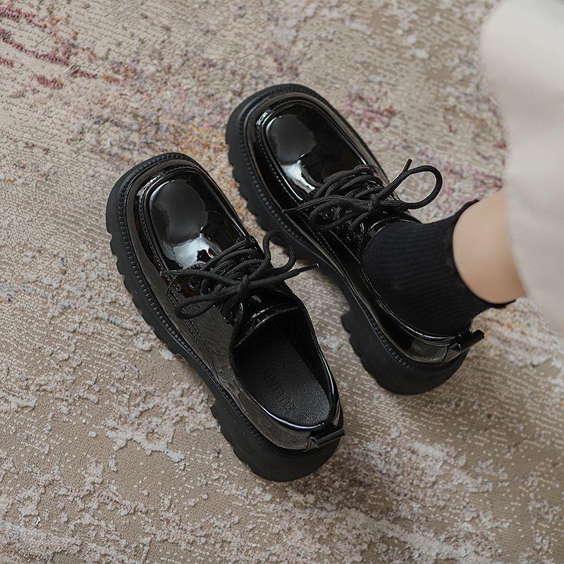 Weiche Leder Plateau Höhenvergrößernde Lederschuhe Damen Frühling Neu Muffin Schuhe Britischer Stil Lackleder Slipper Schnürschuhe 40 schwarz von Joom DACH
