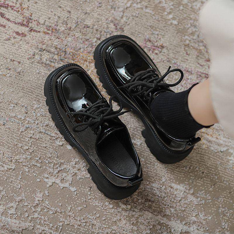 Weiche Leder Plateau Höhenvergrößernde Lederschuhe Damen Frühling Neu Muffin Schuhe Britischer Stil Lackleder Slipper Schnürschuhe 40 schwarz von Joom DACH