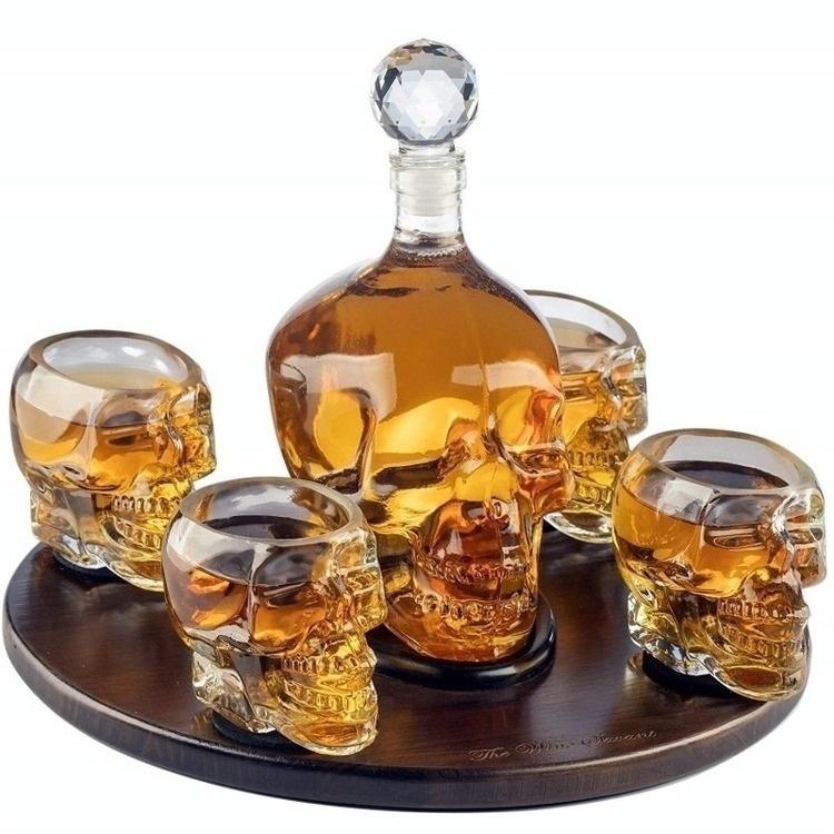 Weinset aus mundgeblasenem Weindekanter und Becher in Form eines Kristallschädels 1000ml&4pcs cup transparent von Joom DACH