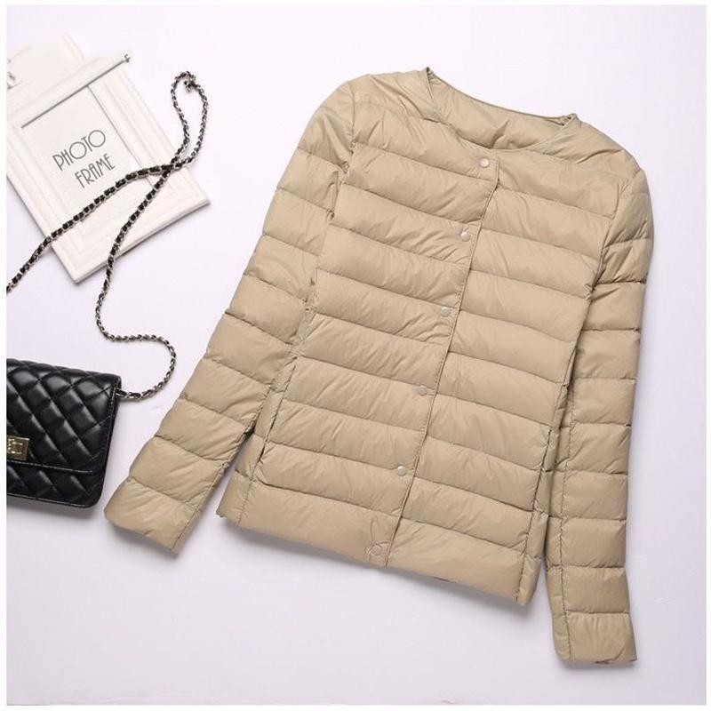 Weiße Entendaunen Leichte dünne Daunenjacke Damen Rundhals Kurzer Abschnitt Kragenlos Herbst und Winter Große Innen warme Jacke XXXXL hellbraun von Joom DACH