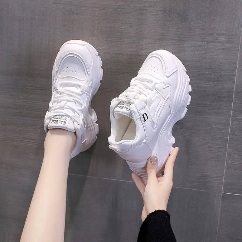Weiße Plateau Damen Sneaker Frühling Schnürschuhe Dicke Sohle Vulkanisierte Schuhe Frau PU Leder Atmungsaktive Sportschuhe 37 weiß von Joom DACH