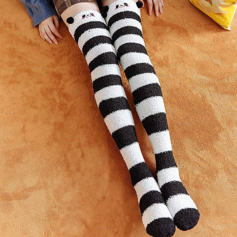 Winter Frauen Warme Strümpfe Nette Cartoon Weiche Korallen Fleece Frauen Oberschenkel Hohe Socken One size von Joom DACH