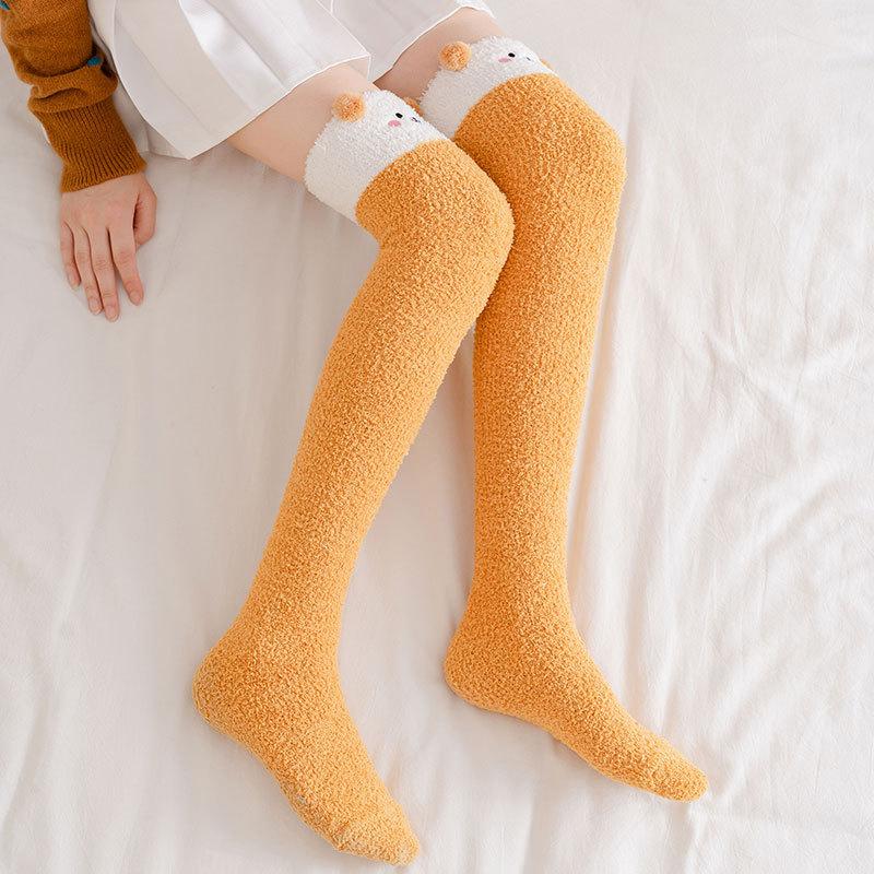 Winter Frauen Warme Strümpfe Nette Cartoon Weiche Korallen Fleece Frauen Oberschenkel Hohe Socken One size von Joom DACH