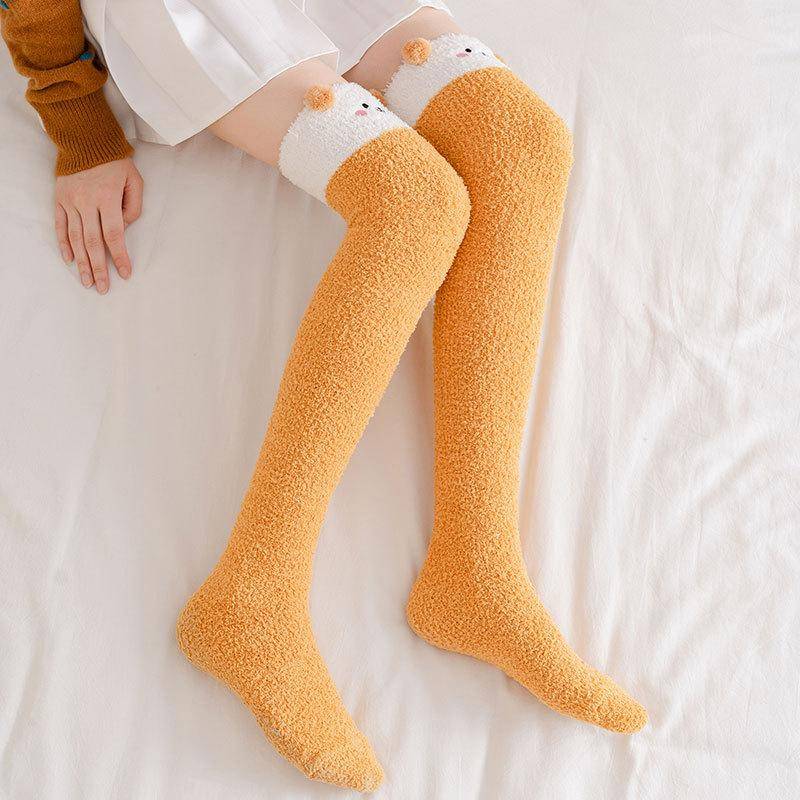 Winter Frauen Warme Strümpfe Nette Cartoon Weiche Korallen Fleece Frauen Oberschenkel Hohe Socken One size von Joom DACH