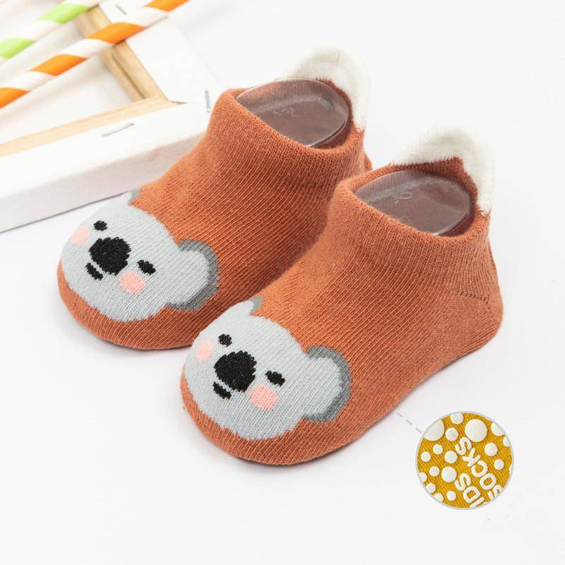 Winter Frühling Anti Slip Baby Socken Niedlichen Cartoon Tier Brief Drucken Kleinkind Kinder Boden Socken Gummi Sohlen Baby Junge Mädchen socken L von Joom DACH