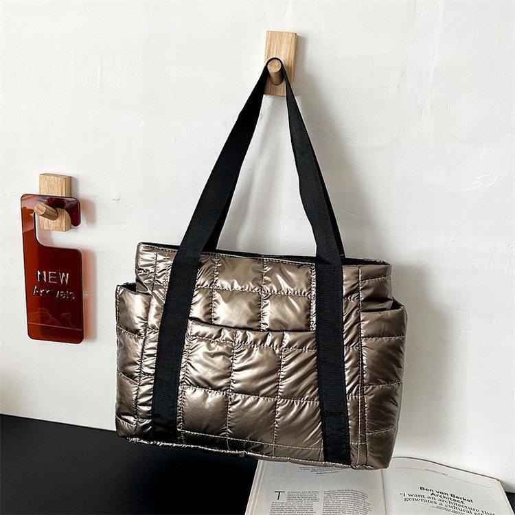Winter Große Kapazität Damen Handtaschen Vento Marea Space Gepolstert Damen Schultertaschen Schwarz Designer Nylon Baumwolle Warm Tote Uni gold von Joom DACH