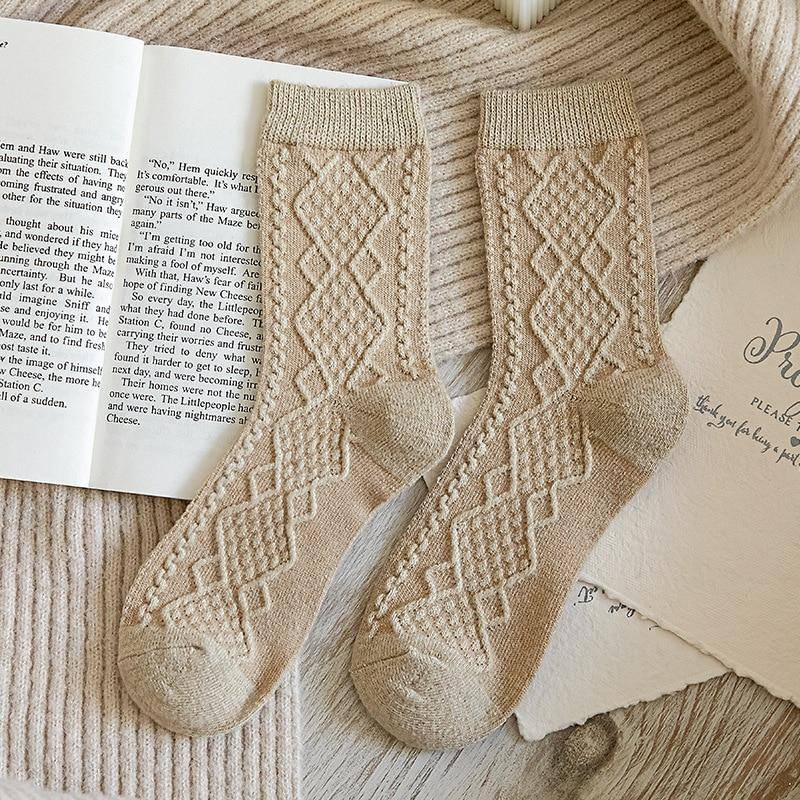 Winter Kaschmir Wolle Frau Socken Solide Japanischen Stil Lange Socken Frauen Mädchen Thermische Streetwear Crew Socke Free beige von Joom DACH
