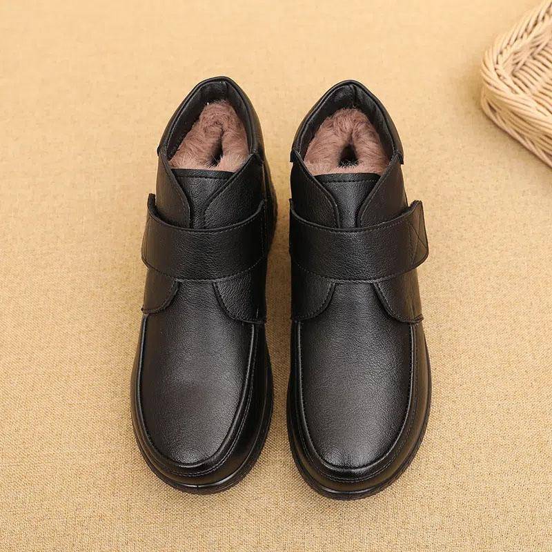 Winter Leder Damen Schuhe Baumwollschuhe Plüsch Warme Damen Flache Kurze Stiefel Rutschfeste Baumwollschuhe 40 schwarz von Joom DACH
