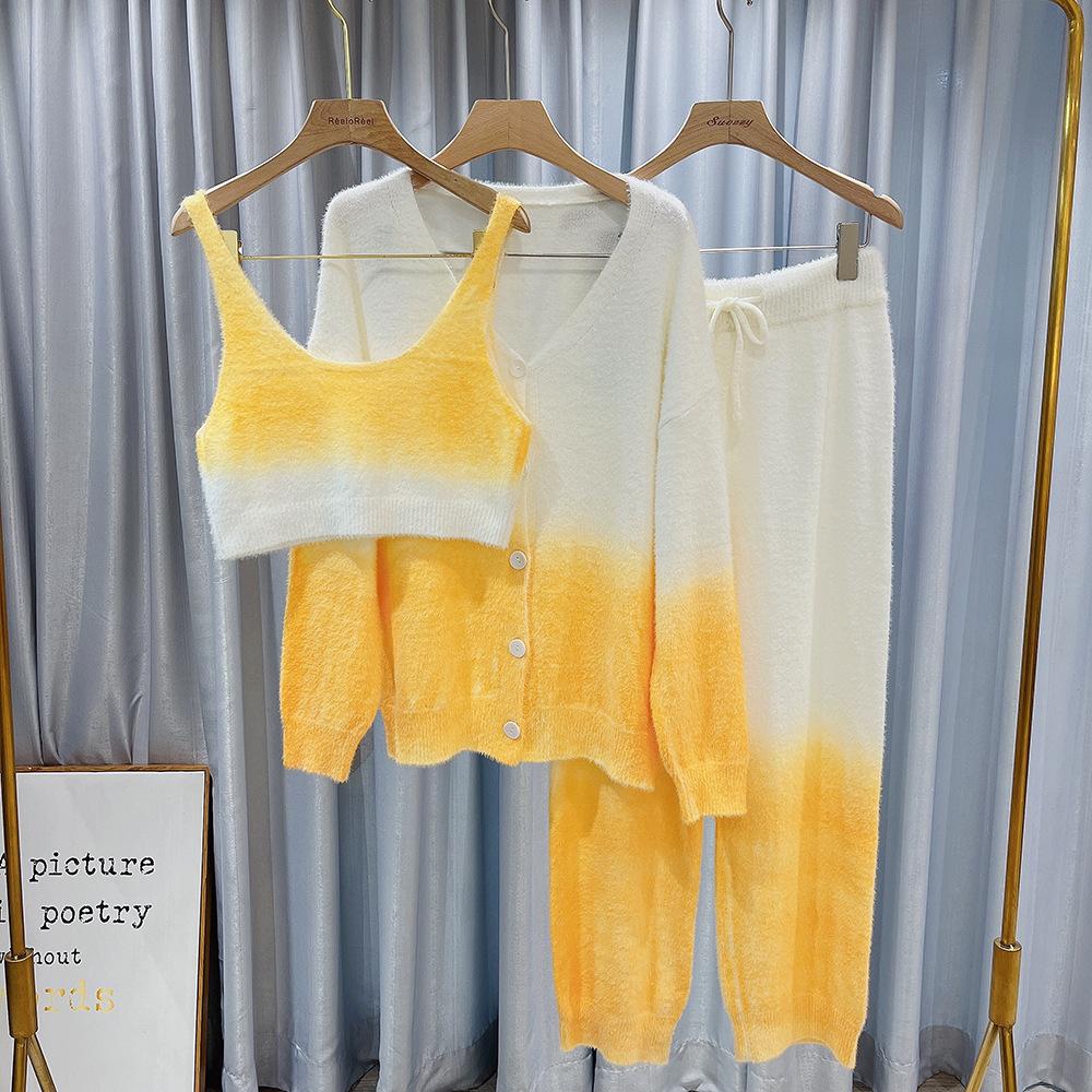 Winter Neu Halbseitiger Samt Dreiteiliger Träger Schlafanzug Hose Verdickter Stil Homewear Schlafanzug für Frauen One Size gelb von Joom DACH