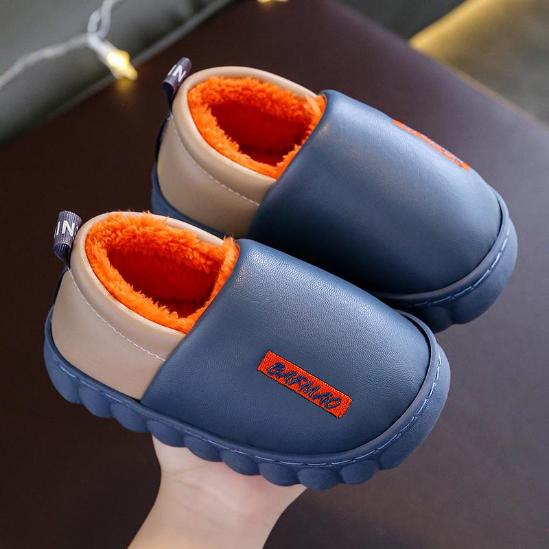 Winter PU Wasserdichte Kinder Baumwolle Hausschuhe Mädchen Eltern-kind Warme Baby Hausschuhe Hause Drinnen Schuhe Solide Junge Schlafzimmer 26-27 navy blau von Joom DACH