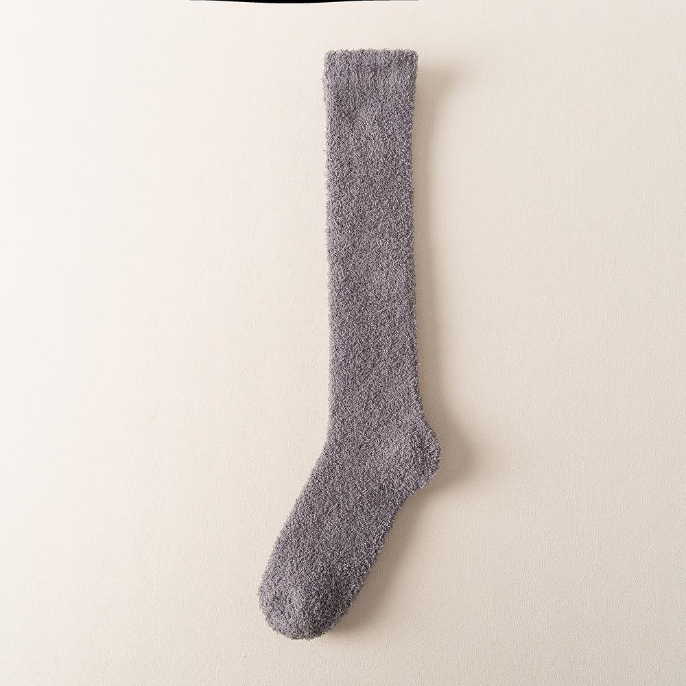 Winter Warme Korallen Fleece Knie Hohe Socken Frauen Plüsch Hause Schlaf Boden Lange Strümpfe Weiche Socken grau von Joom DACH