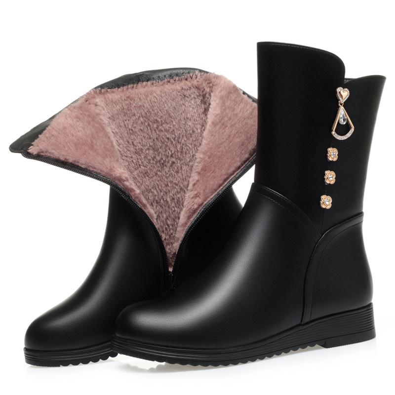 Winter Weiches Leder Komfort Warm Mid-Tube Stiefel für Damen Metall Dekorative Baumwollschuhe Mütter Plüsch Flache Schneestiefel 41 von Joom DACH