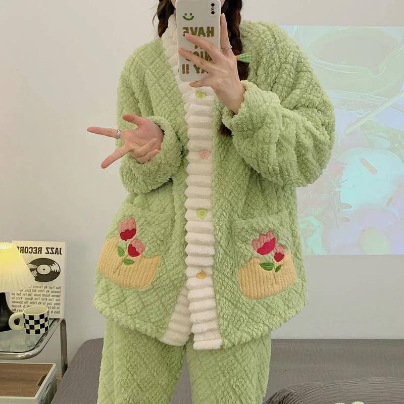 Winter frauen Warme Pyjama Set Korallen Fleece Nachtwäsche Flanell Dicken Cartoon Pyjamas Übergroßen Hause Kleidung Übergroßen Pyjama 6XL grün von Joom DACH
