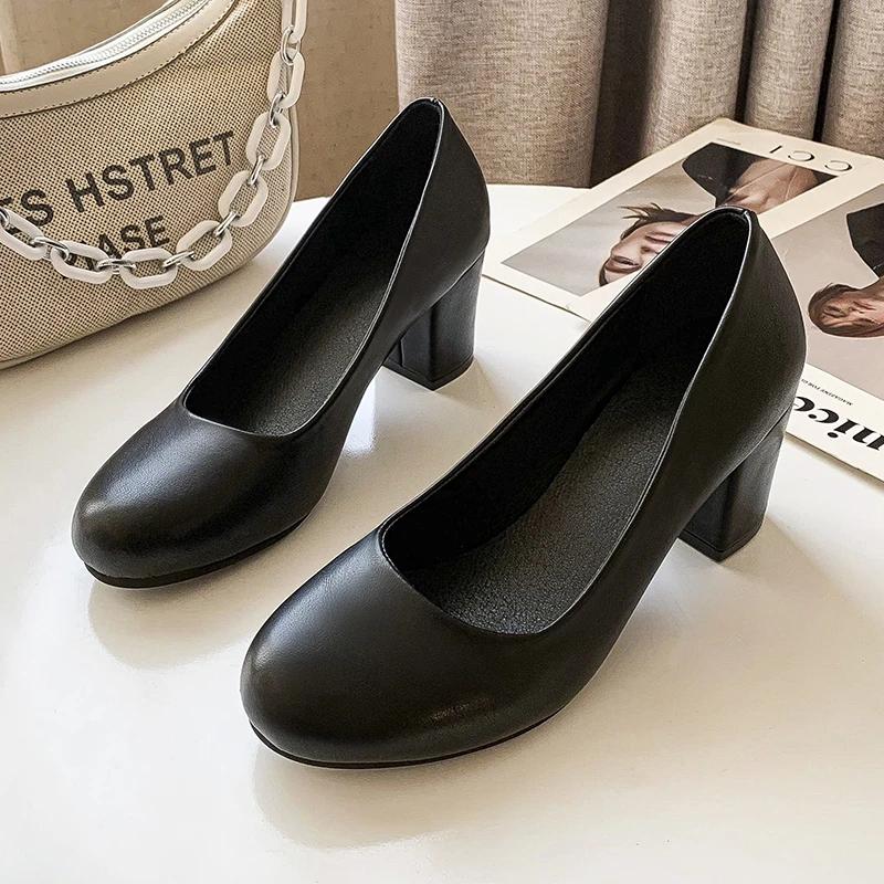Damen Pumps Frühling Herbst Runde Zehenpartie Mode Schwarz Hohe Qualität Quadratischer Absatz Party Dame Elegant Mutter Slipper Lässig Basic Schuhe 44 schwarz von Joom DACH