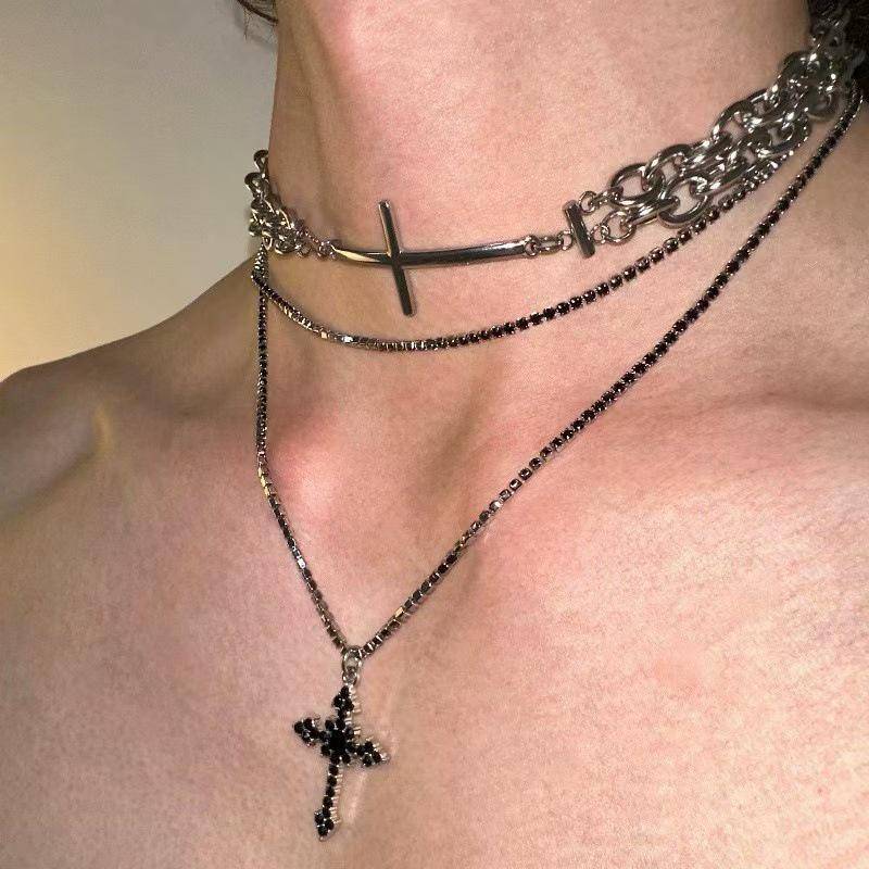 Y2K Gothic Style Schwarze Perlenkette mit Kreuz & Cool Girl Sweatshirt-Accessoire von Joom DACH