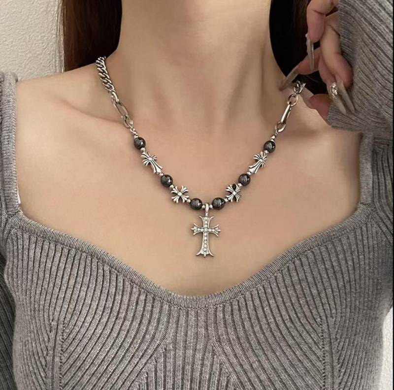 Y2K Gothic Style Schwarze Perlenkette mit Kreuz & Cool Girl Sweatshirt-Accessoire von Joom DACH
