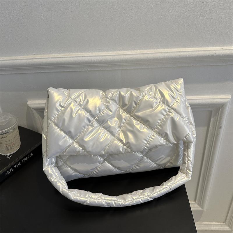 Yogodlns Damen-Umhängetasche, Baumwolle, Designer-Umhängetasche, Winter-Daunen gepolstert, gesteppt, große Kapazität, Handtasche, Shopper, Tragetasche 36.5x10x24cm weiß von Joom DACH