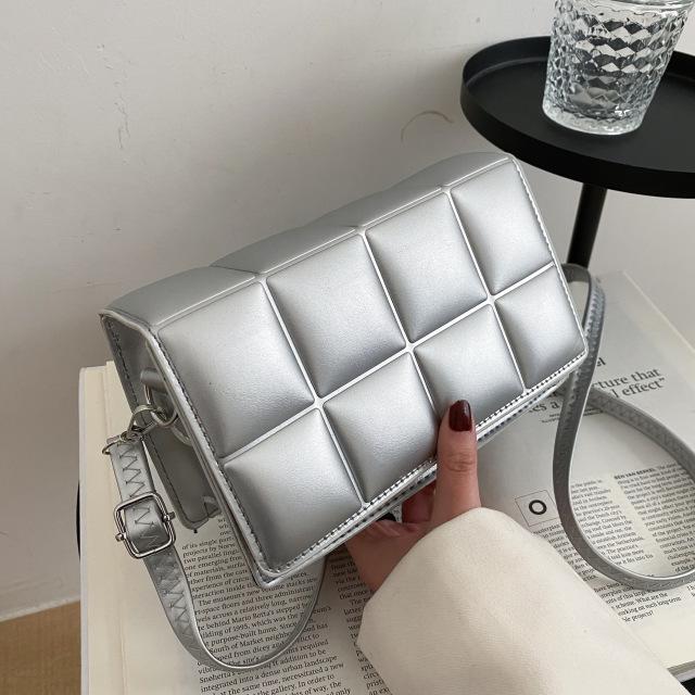 Yogodlns Einfache Umhängetasche für Damen, PU-Leder, kariertes Umhängetasche, kleine quadratische Handtasche 20.5*7*12cm silber von Joom DACH