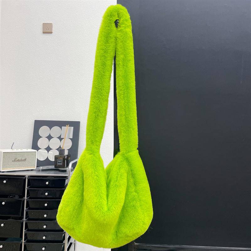Yogodlns Kunstpelz-Einkaufstasche für Damen, Winter-Plüsch-Umhängetasche, flauschige Umhängetasche, weibliche weiche, flauschige Handtaschen, Shopper-Eimer, Hobo-Tasche 38x10x29cm grün von Joom DACH