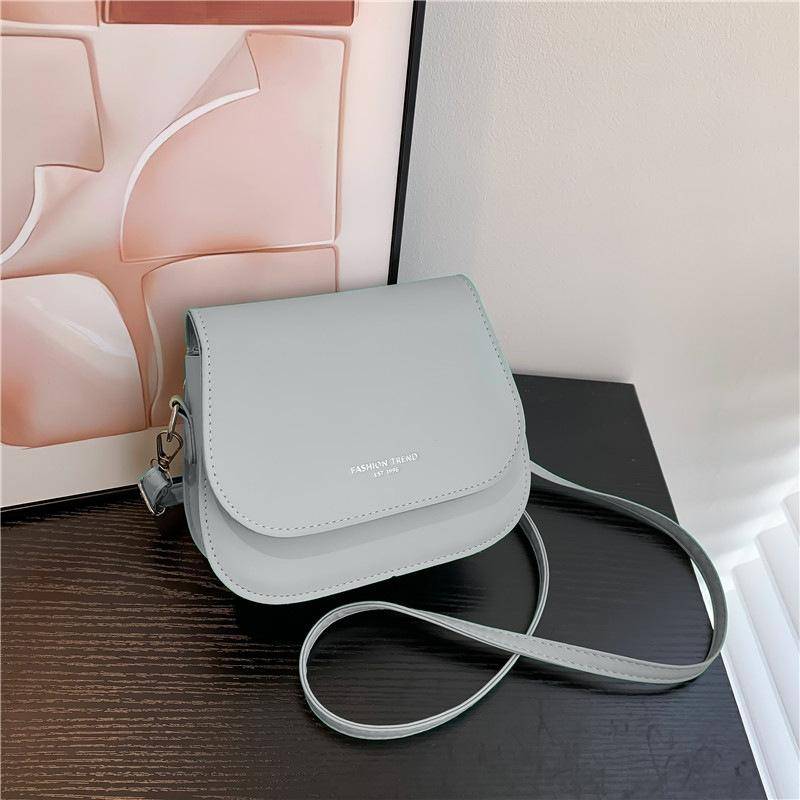 Yogodlns Modische Sattel-Umhängetasche für Damen, PU-Leder, Umhängetasche, einfache einfarbige Handtasche mit Klappe 19*7*15cm grau von Joom DACH