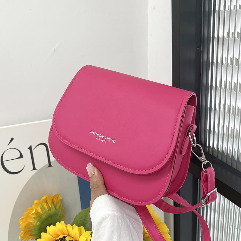 Yogodlns Modische Sattel-Umhängetasche für Damen, PU-Leder, Umhängetasche, einfache einfarbige Handtasche mit Klappe 19*7*15cm heißes rosa von Joom DACH